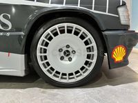 Usado Mercedes 190 136 CV (100 kW) 1988 Gris / plata Berlina