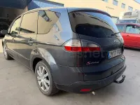 Usado Ford S-MAX Titanium 140 CV (102 kW) 2008 Gris / plata Monovolumen