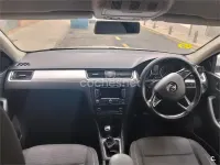 Usado Skoda Rapid Elegance 105 CV (77 kW) 2014 Blanco Utilitario