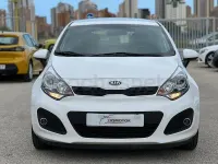 Usado Kia Rio 85 CV (62 kW) 2015 Blanco Berlina