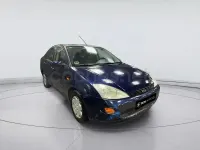 Usado Ford Focus Ambiente 100 CV (73 kW) 2001 Azul Berlina
