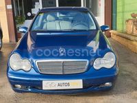 Usado Mercedes C200 Avantgarde 116 CV (85 kW) 2002 Azul Berlina