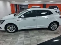 Usado Renault Mégane IV Zen 132 CV (97 kW) 2018 Blanco Utilitario
