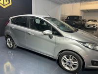Usado Ford Fiesta Trend 82 CV (60 kW) 2017 Gris / plata Berlina