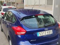 Usado Ford Focus Trend 120 CV (88 kW) 2017 Azul Berlina