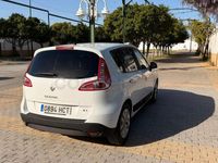 Usado Renault Scénic III Authentique 95 CV (69 kW) 2011 Blanco Monovolumen