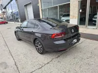 Usado VW Passat Executive 120 CV (88 kW) 2020 Gris / plata Berlina