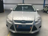 Usado Ford Focus Trend 95 CV (69 kW) 2012 Gris / plata Berlina