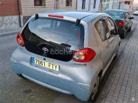 Usado Toyota Aygo 68 CV (50 kW) 2007 Azul Utilitario