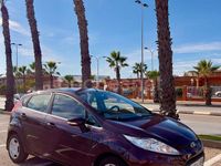 Usado Ford Fiesta Trend 82 CV (60 kW) 2010 Violeta / lila Berlina