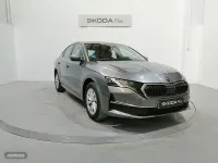 Usado Skoda Octavia Selection 150 CV (110 kW) 2025 Gris / plateado Berlina