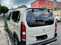 Usado Peugeot Rifter Style 100 CV (73 kW) 2021 Beige Monovolumen