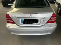 Usado Mercedes C220 Classic 150 CV (110 kW) 2004 Gris / plata Berlina