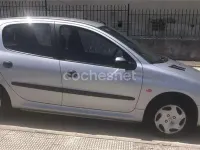 Usado Peugeot 206 70 CV (51 kW) 1999 Gris / plata Utilitario