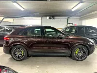 Usado Porsche Cayenne E-Hybrid 462 CV (339 kW) 2018 Granate SUV