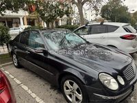 Usado Mercedes E220 Elegance 143 CV (105 kW) 2002 Gris / plata Berlina