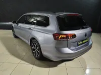 Usado VW Passat 122 CV (89 kW) 2022 Gris / plata Familiar