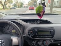 Usado Toyota Yaris Active 69 CV (50 kW) 2016 Rojo Berlina