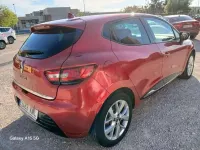 Usado Renault Clio IV Zen 91 CV (66 kW) 2019 Rojo Utilitario