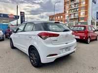 Usado Hyundai i20 90 CV (66 kW) 2017 Blanco Berlina