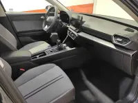 Usado Seat Leon Style 150 CV (110 kW) 2024 Gris / plata Berlina