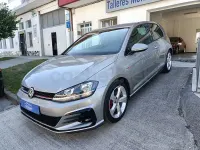 Usado VW Golf VII GTI 230 CV (169 kW) 2018 Gris / plata Berlina