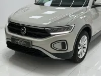 Usado VW T-Roc Life 150 CV (110 kW) 2023 Beige SUV