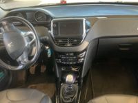 Usado Peugeot 2008 Allure 120 CV (88 kW) 2015 Gris / plata SUV
