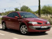 Usado Renault Mégane Cabriolet Privilege 120 CV (88 kW) 2006 Granate Descapotable