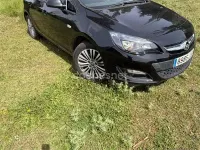 Usado Opel Astra Selective 110 CV (80 kW) 2015 Negro Berlina