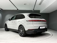 Usado Porsche Cayenne E-Hybrid 470 CV (345 kW) 2025 Gris / plata SUV