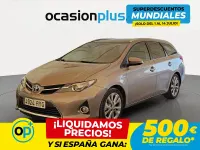 Usado Toyota Auris Hybrid Active 136 CV (100 kW) 2014 Marrón Familiar