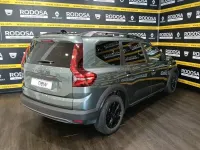 Usado Dacia Jogger Extreme 100 CV (73 kW) 2024 Verde Monovolumen