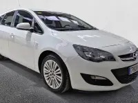 Usado Opel Astra Selective 140 CV (102 kW) 2015