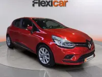 Usado Renault Clio Zen 90 CV (66 kW) 2017 Rojo Utilitario