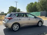 Usado Toyota Auris Active 116 CV (85 kW) 2015 Beige Berlina