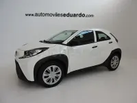 Usado Toyota Aygo X Play 72 CV (52 kW) 2023 Blanco SUV