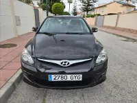 Usado Hyundai i30 Comfort 90 HP (66 kW) 2010 Castanho Sedan