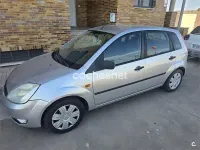 Usado Ford Fiesta Trend 80 CV (58 kW) 2003 Gris / plata Utilitario