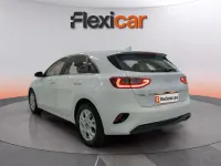 Usado Kia Ceed 136 CV (100 kW) 2023 Blanco Utilitario