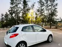 Usado Mazda 2 Style 75 CV (55 kW) 2014 Blanco Berlina