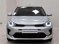Usado Kia Rio 84 CV (61 kW) 2022 Plateado Utilitario
