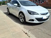 Usado Opel Astra GTC Selective 136 CV (100 kW) 2014 Blanco Utilitario