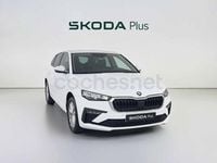 Usado Skoda Scala Selection 116 CV (85 kW) 2025 Blanco Utilitario