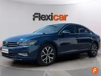 Usado VW Passat Executive 150 CV (110 kW) 2021 Azul Berlina