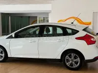 Usado Ford Focus Trend 125 CV (91 kW) 2013 Blanco Berlina