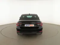 Usado Skoda Superb SportLine 190 CV (139 kW) 2023 Negro Berlina