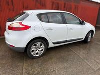 Usado Renault Mégane III Dynamique 116 CV (85 kW) 2013 Blanco Utilitario