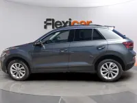 Usado VW T-Roc Life 150 CV (110 kW) 2024 Gris SUV
