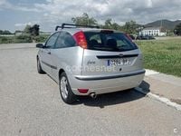 Usado Ford Focus Trend 100 CV (73 kW) 2002 Gris / plata Berlina